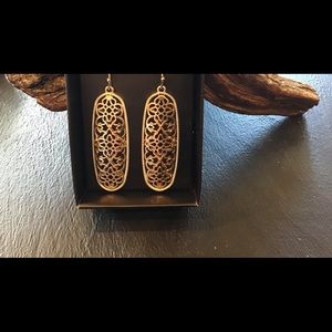 Beautiful Avon dangle earrings